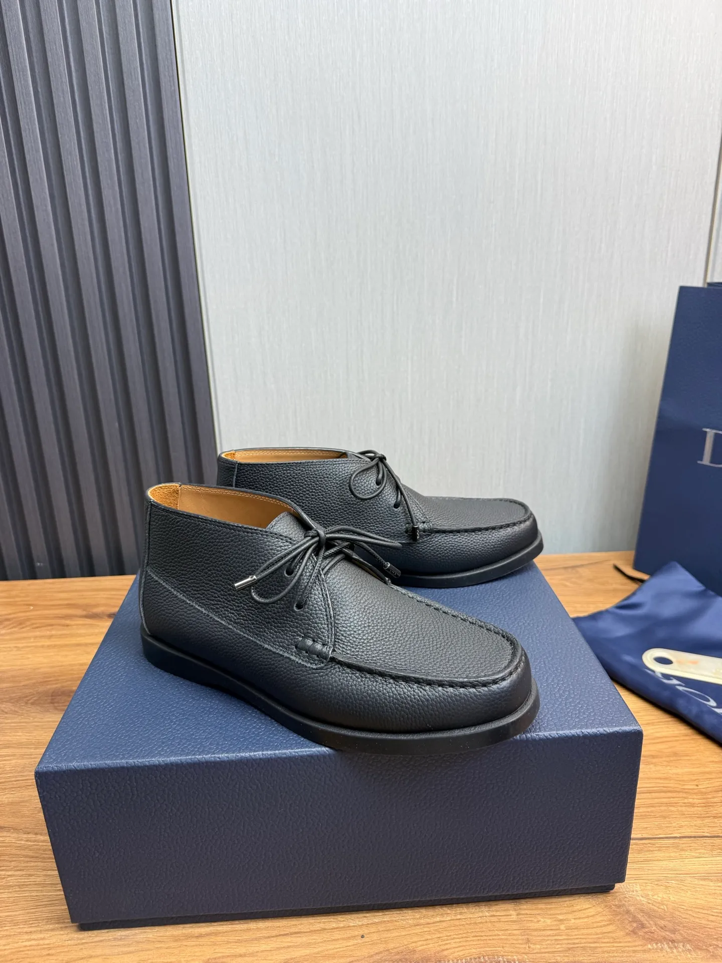 Factory price 620💰 [Dior] Men’s official website na hot sale🔥Imported cowhide + cowhide lining. Original rubber wear-resistant outsole. High quality shipment ⬆️Code number 38-44, (45 customized)